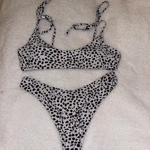 Black and White Swimsuit Size 4 - Picture 1 of 2